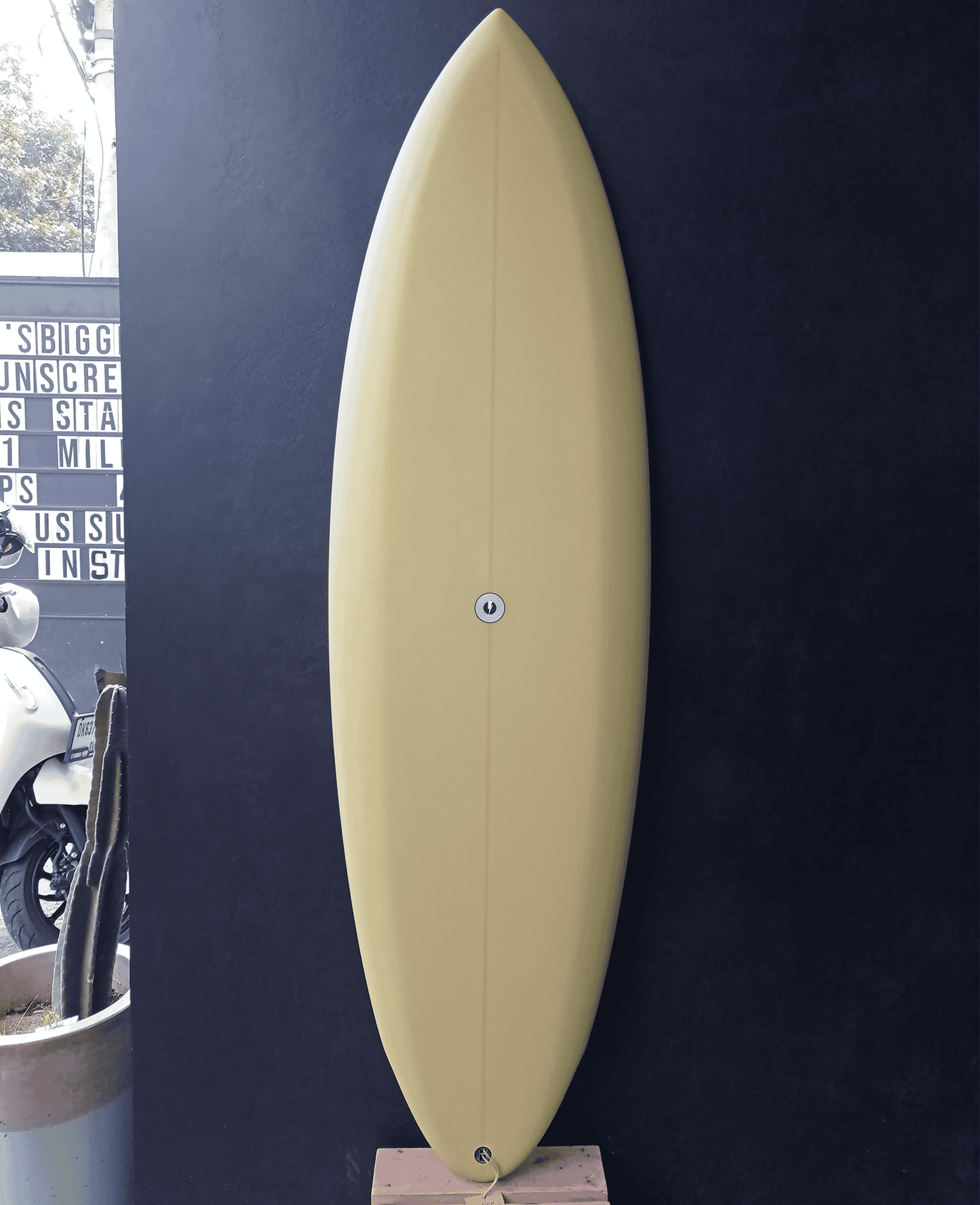 5'7 TWINSMAN ROUND TAIL YELLOW TINT