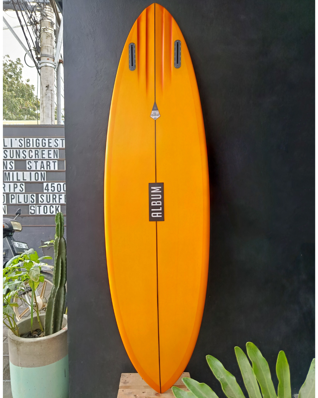 6'2 MOONSTONE PINTAIL WITH CHANNEL SUNBURST