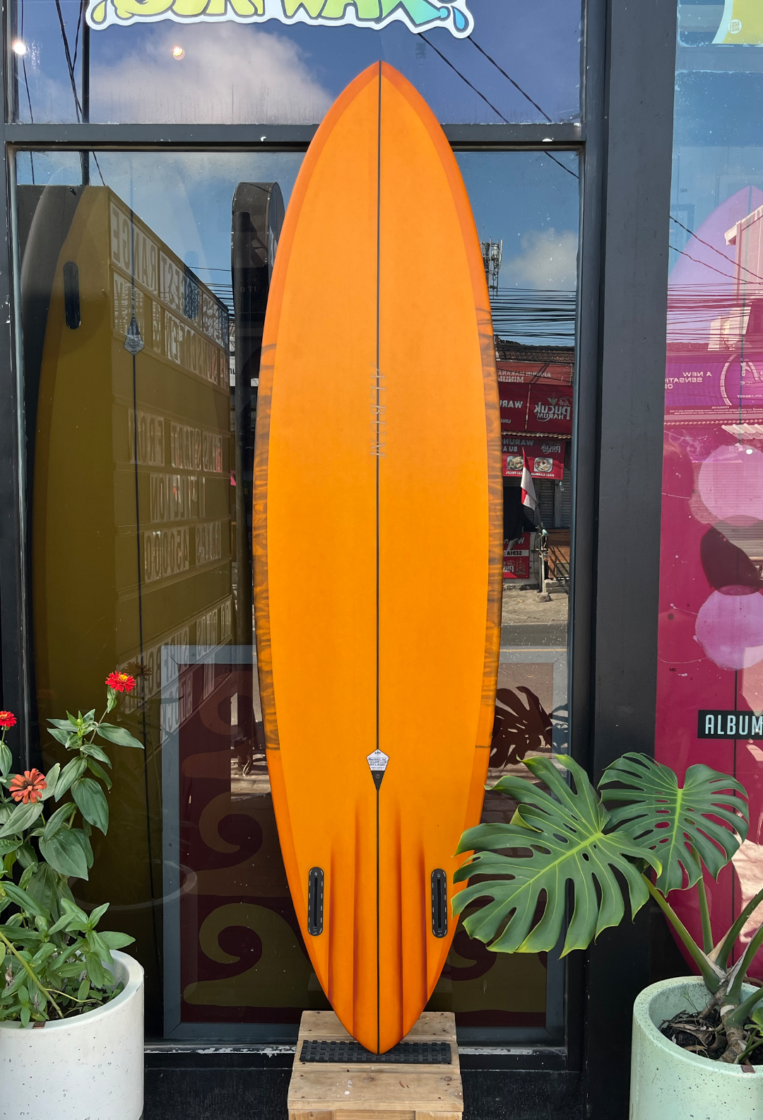 7'0 MOONSTONE ORANGE ABSTRACT WITH CHANNEL