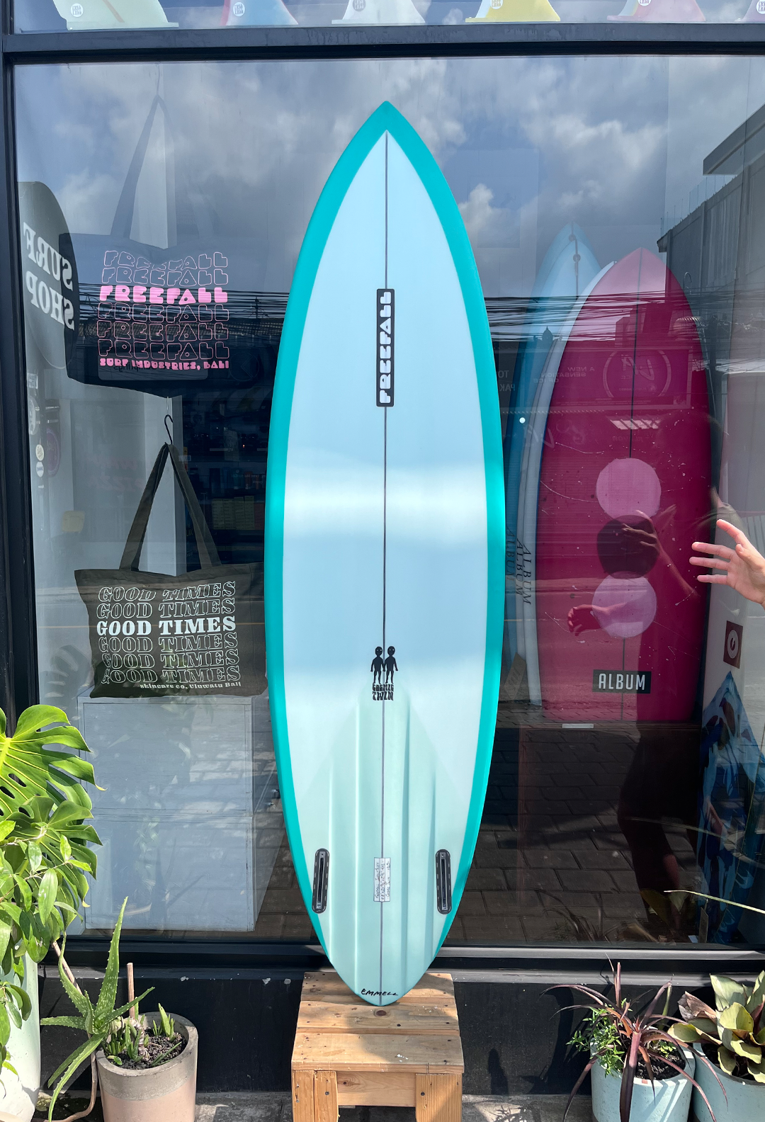 6'8 COSMIC TWIN TOSCA SEAFOAM CHANNEL (ungasan)