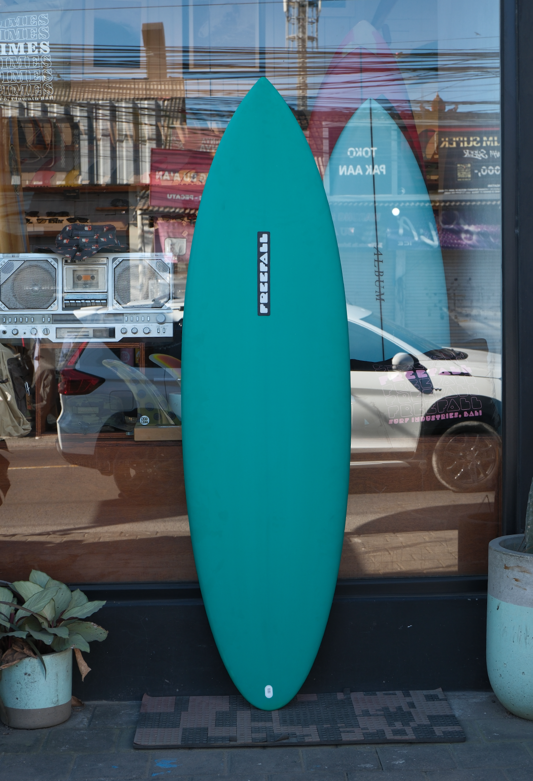 6'2 COSMIC TWIN TOSCA CLEAR BOTTOM WITH CHANNEL