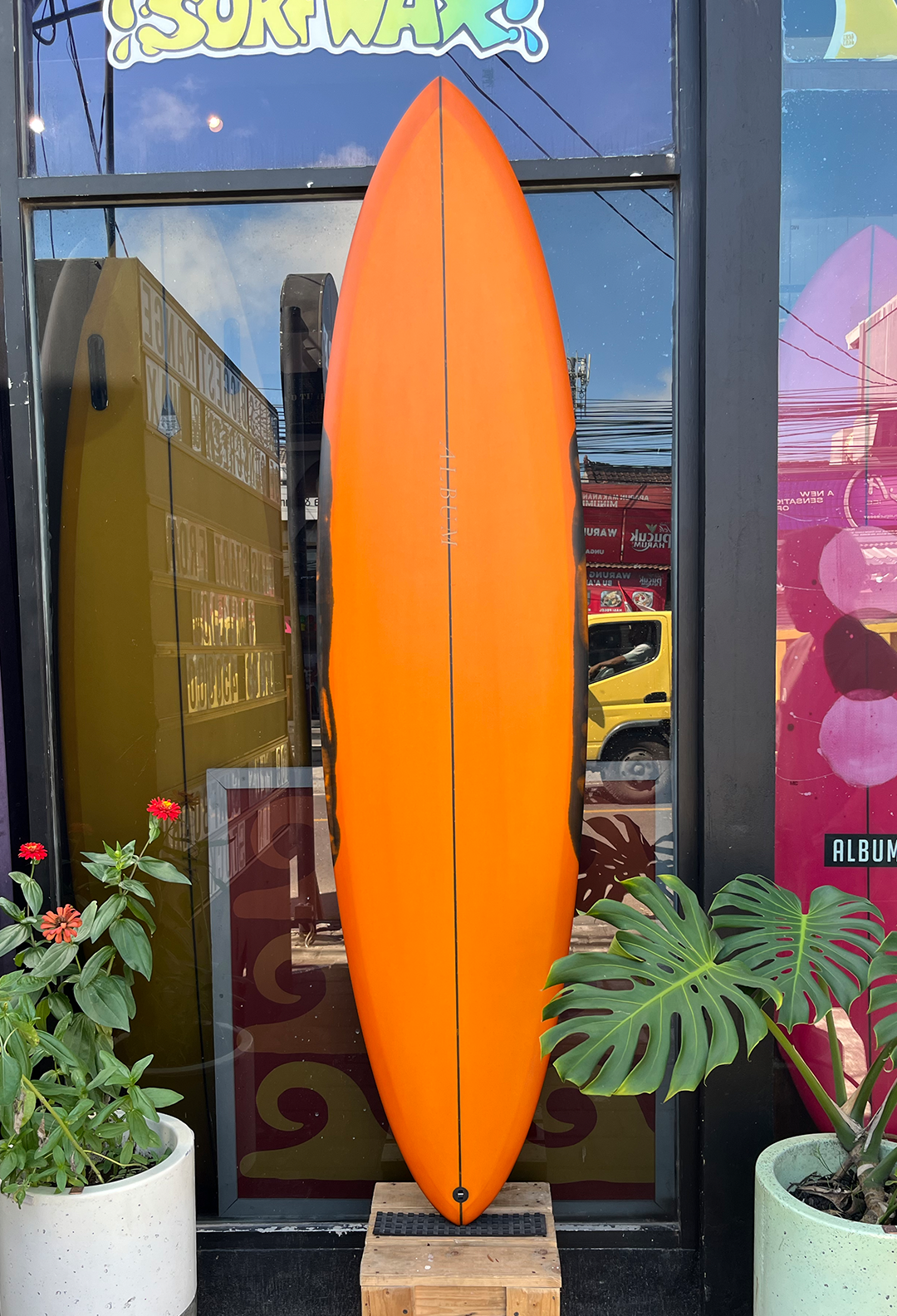 7'0 MOONSTONE ORANGE ABSTRACT WITH CHANNEL